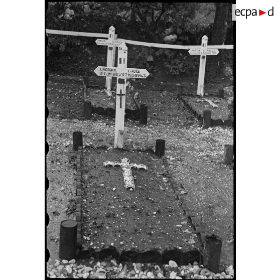 Tombes de militaires français au cimetière militaire italien de Ceretto.