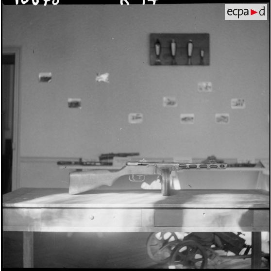 Pistolet-mitrailleur de fabrication russe PPSh-41.