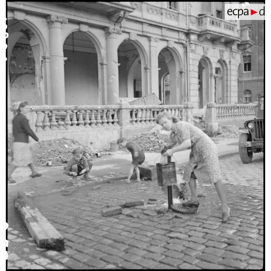 Approvisionnement en eau par les bouches d'incendie à Coblence.