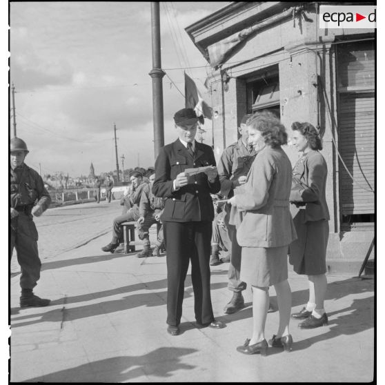 Contrôle d'identité par une patrouille française à Coblence.