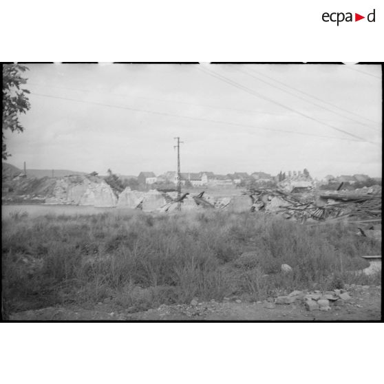Pont détruit sur la Moselle.