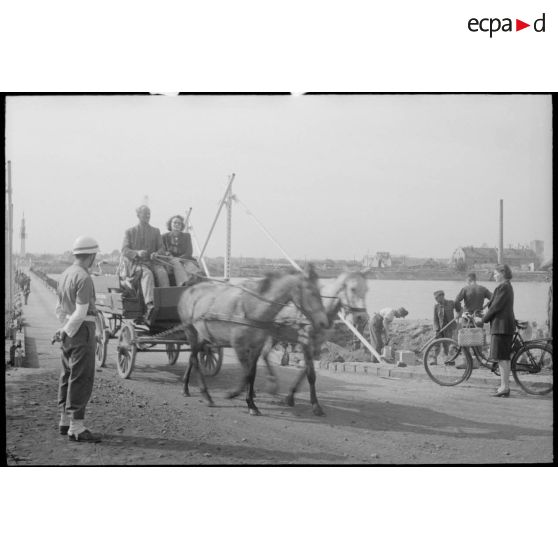 Passage sur un pont en cours de déblaiement en Allemagne.