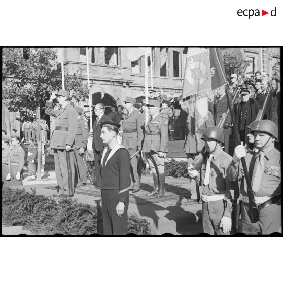 Le général De Gaulle au défilé militaire de Mayence.