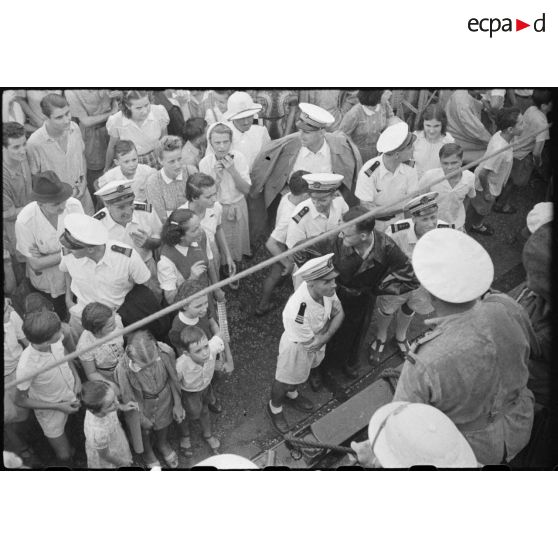 Débarquement des troupes du 5e RIC du Triomphant .