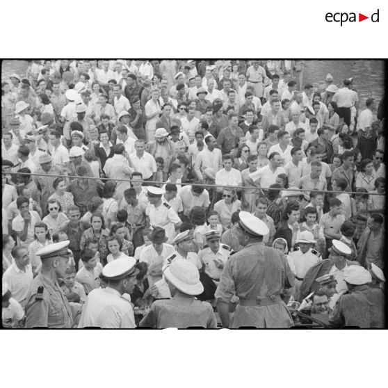 Débarquement des troupes du 5e RIC du Triomphant .