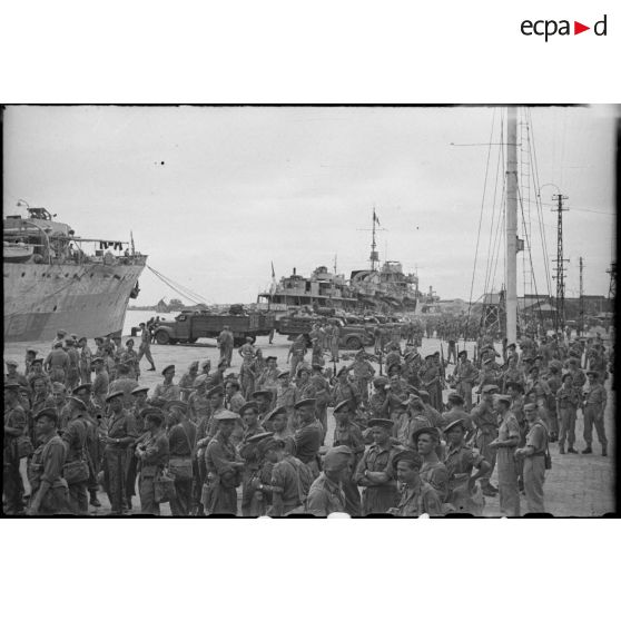 Débarquement des hommes du 5e RIC à Saigon.