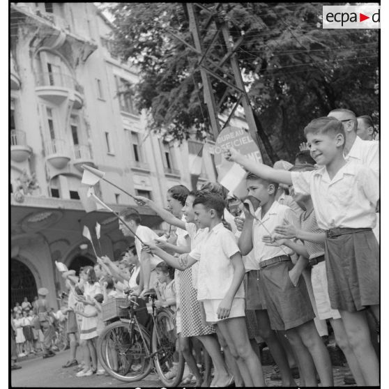 La foule pendant le défilé de Saigon.