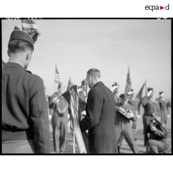 Remise de décorations à la 82e Airborne division.