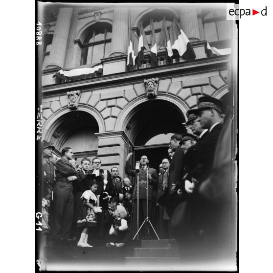 Allocution du général De Gaulle au palais de l'université.