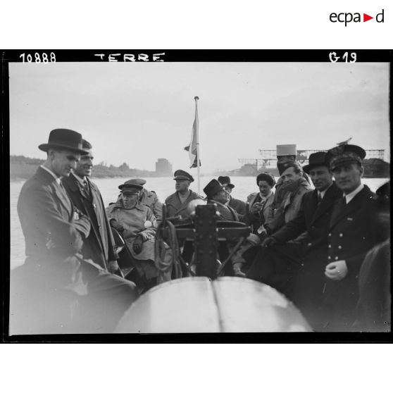 Visite du port de Strasbourg en vedette.