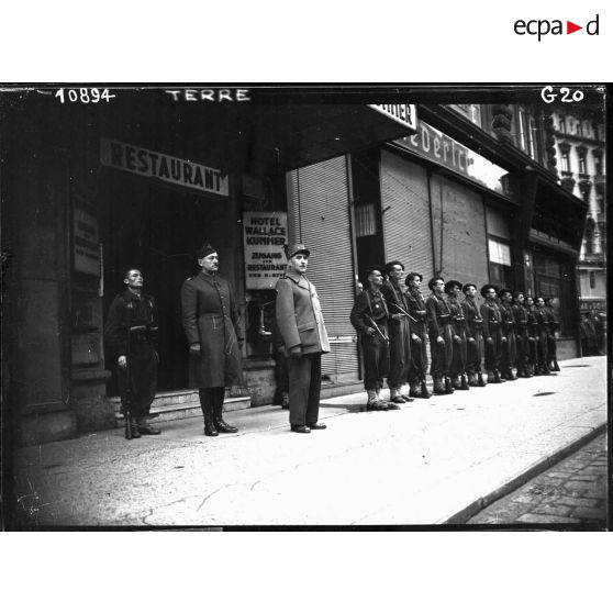 Prise d'armes à Vienne.