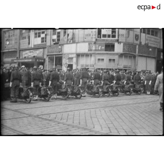 Prise d'armes à Vienne.