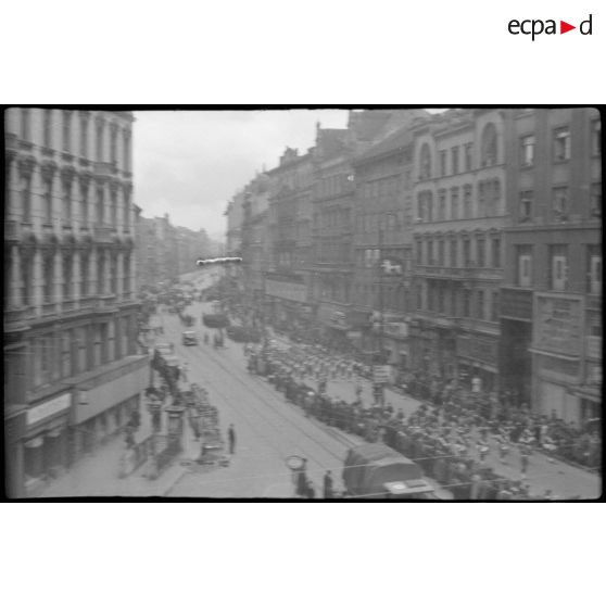 Prise d'armes à Vienne.