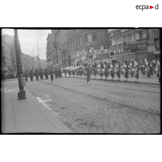 Prise d'armes à Vienne.