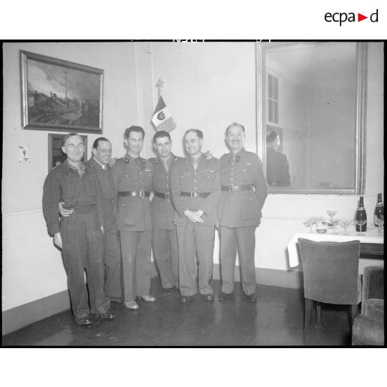 Photographie de groupe du service de santé militaire.
