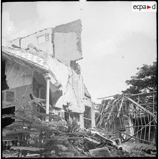 Habitations détruites à Saigon.