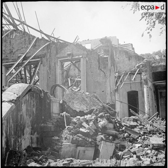Habitations détruites à Saigon.