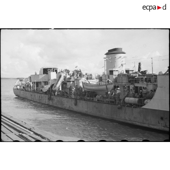 L'aviso dragueur Annamite rentrant d'expédition au port de My Tho.