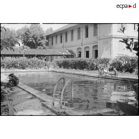 Piscine à l'intérieur de l'école annamite à Vinh Long.