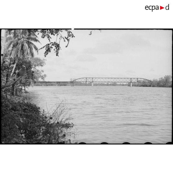 Pont au-dessus d'une rivière à Tan-An.