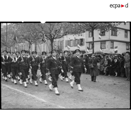 Défilé d'un détachement de la flotille du Rhin.