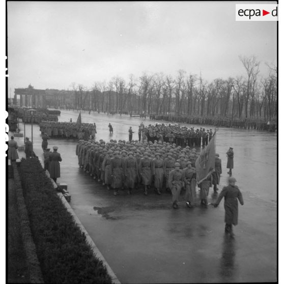 Défilé des troupes de l'armée rouge.