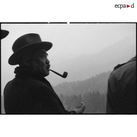 Le prince Kindavong du Laos lors d'une visite au Berghof, résidence secondaire d'Hitler.