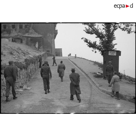 La route d'accès au Berghof, résidence secondaire d'Hitler sur le massif de l'Obersalzberg, éperon rocheux dominant Berchtesgaden.