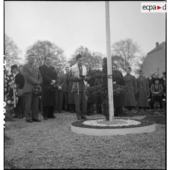 Bénédiction par le rabbin.