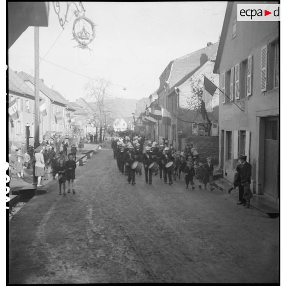 Fanfare militaire à Châtenois.