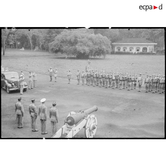 Vues générales de la cérémonie au palais du gouvernement de Saigon.