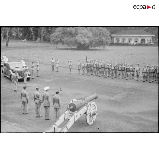 Vues générales de la cérémonie au palais du gouvernement de Saigon.