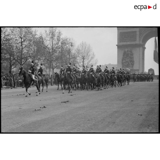 La garde républicaine à l'arc de Triomphe.