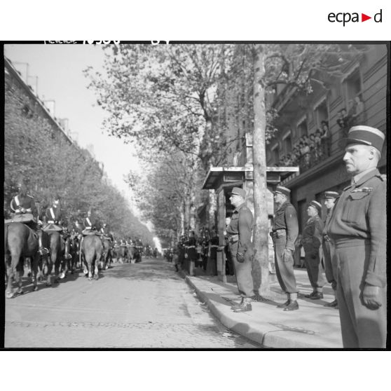 Défilé lors de l'inauguration de l'avenue Franklin Roosevelt.