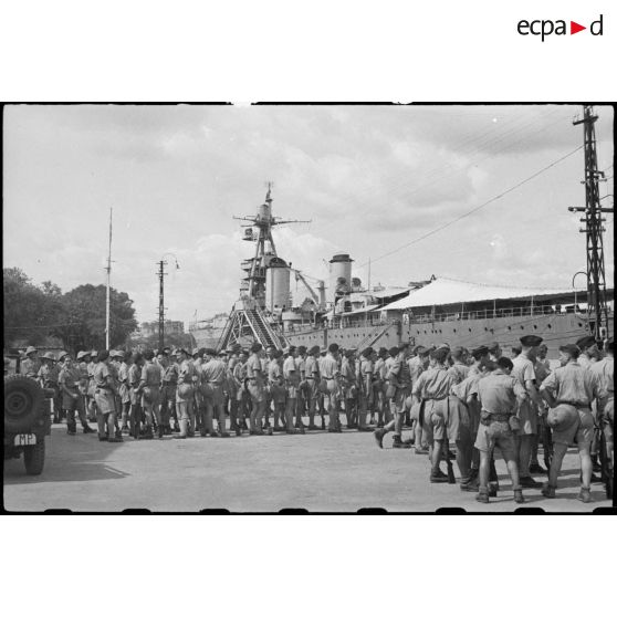 Débarquement de la 2e DB à Saigon.