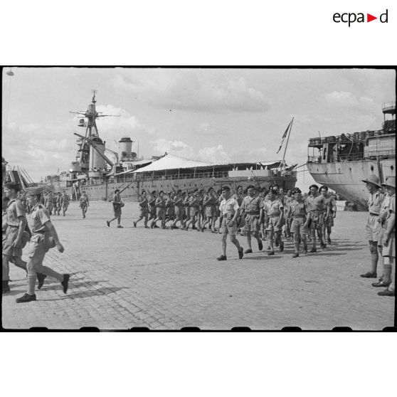 Débarquement de la 2e DB à Saigon.