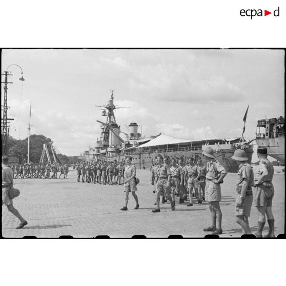 Débarquement de la 2e DB à Saigon.