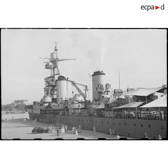 Le Suffren dans le port de Saigon.