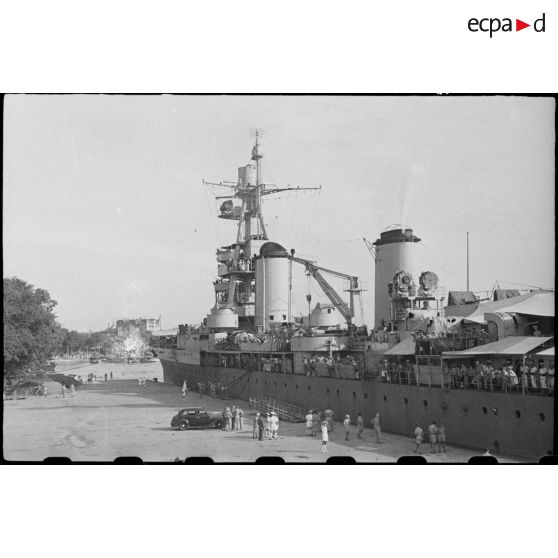 Le Suffren dans le port de Saigon.