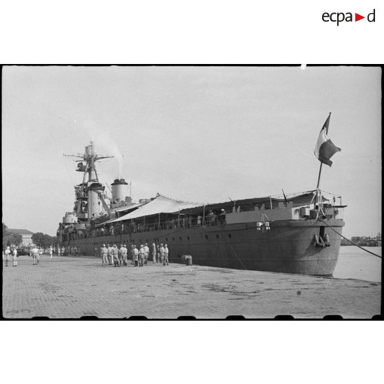 Le Suffren dans le port de Saigon.