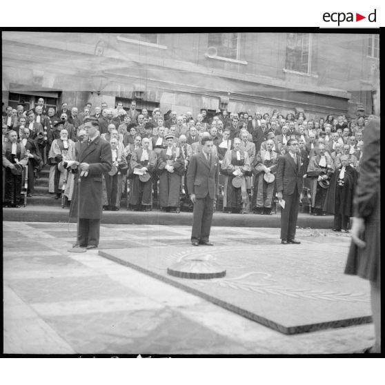 La dalle du souvenir est dévoilée.