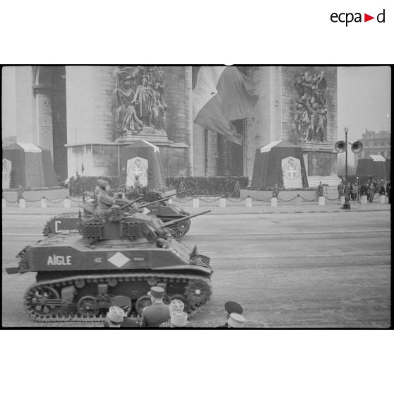 Défilé de blindés : M5 A1.
