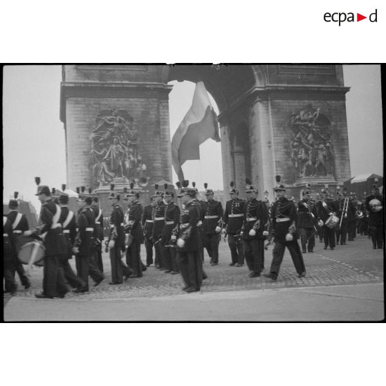 Défilé de la fanfare de la garde républicaine.