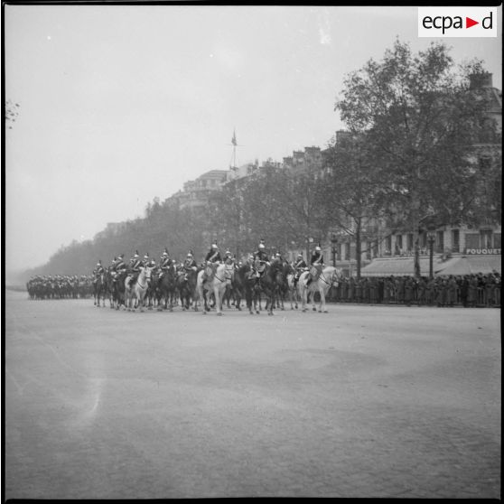 Défilé de la cavalerie de la garde républicaine.