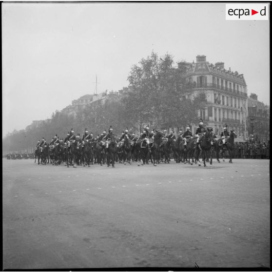 Défilé de la cavalerie de la garde républicaine.