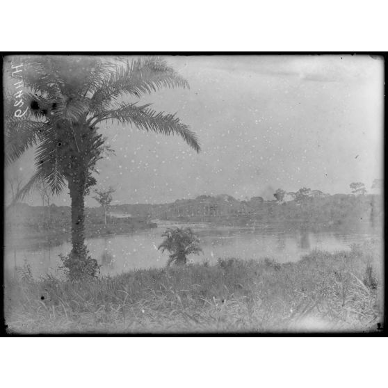 Edéa. La Sanaga, le pont, les chutes. [légende d'origine]