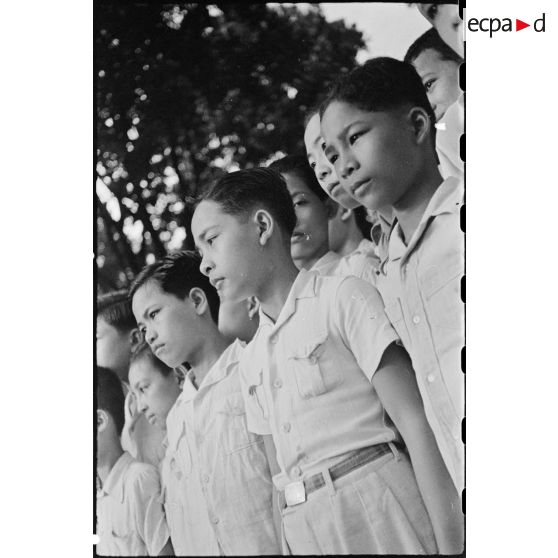 Gros plans d' écoliers de l' école franco-cambodgienne SISOWATH de PHNOM-PENH.