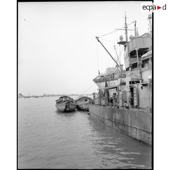 Soldats sur les bateaux.