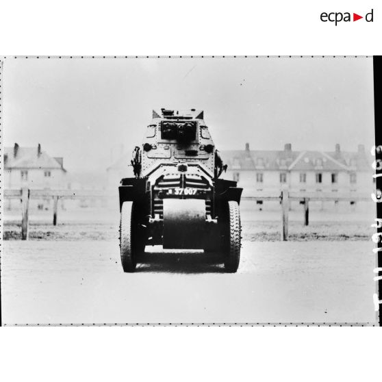 Automitrailleuse France 1939-1940 : AMC Citroën-Schneider-Kegresse P16.