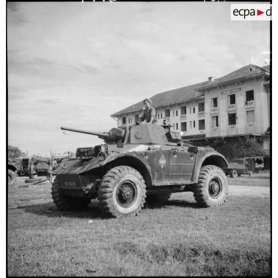 BLINDE . AM-COVENTRY devant le GRAND HOTEL de SIEM-REAP.